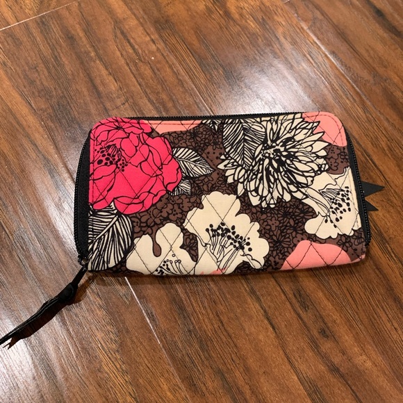Vera Bradley wallet - Picture 1 of 2